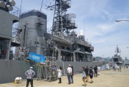 舞鶴港の自衛艦