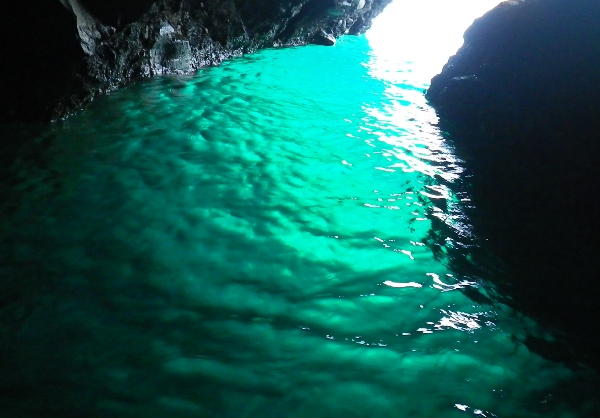 伊根・青の洞窟