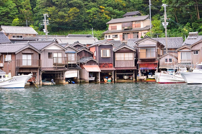 �ɍ��̏M��