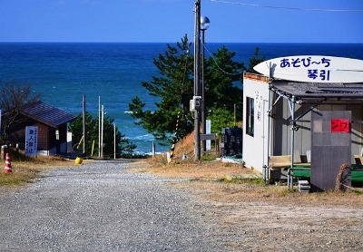 �����с[��