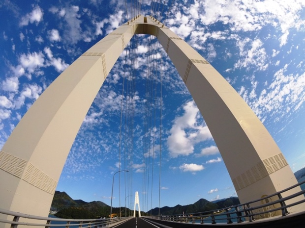 �N���C���u���b�W