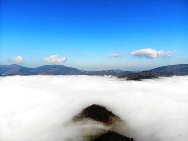 �u�ΎR�̉_�C